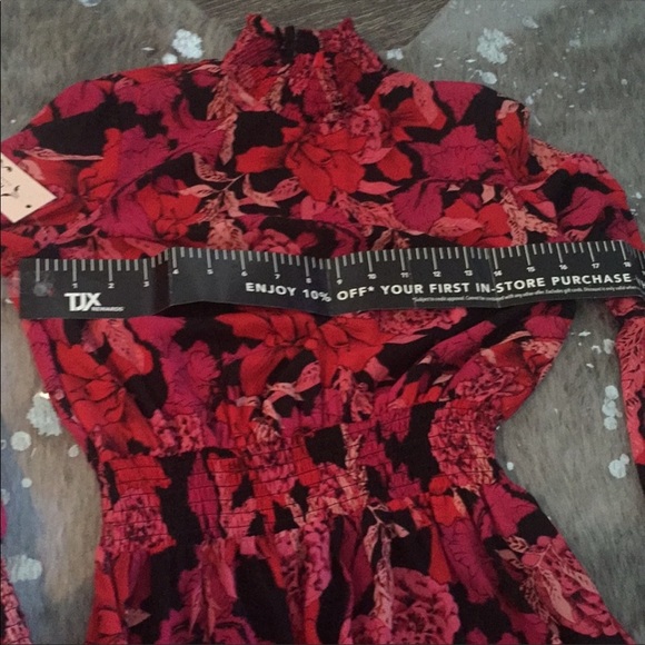 Dress is red - Picture 8 of 8